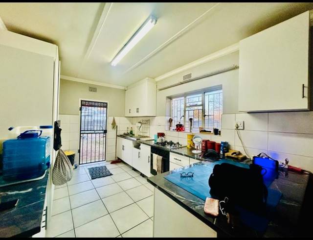 3 BEDROOM HOUSE FOR SALE IN VANDERBIJLPARK SW 1